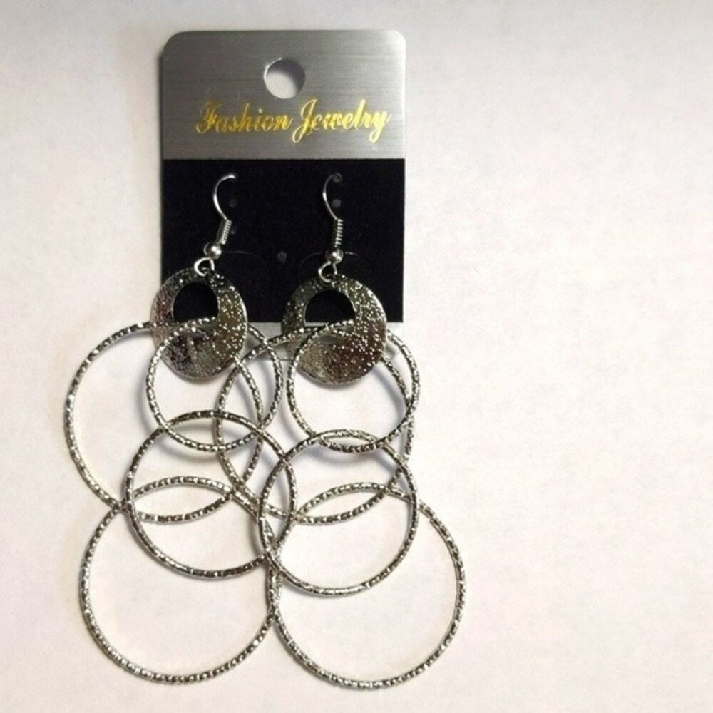 🔥 Fashion Jewelry 3" silver toned earrings - NWT